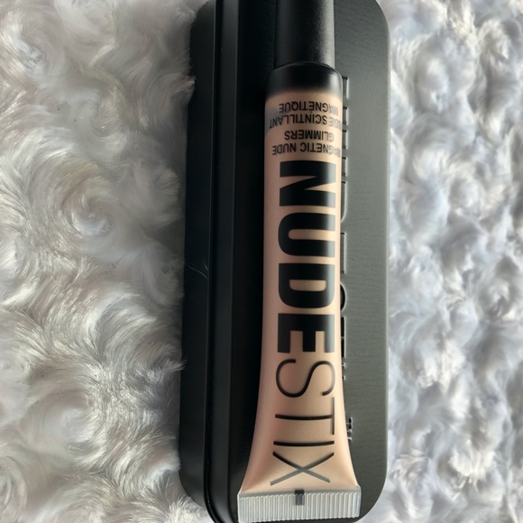 Nudestix Highlighter in 99% Angel - Picture 2 of 4